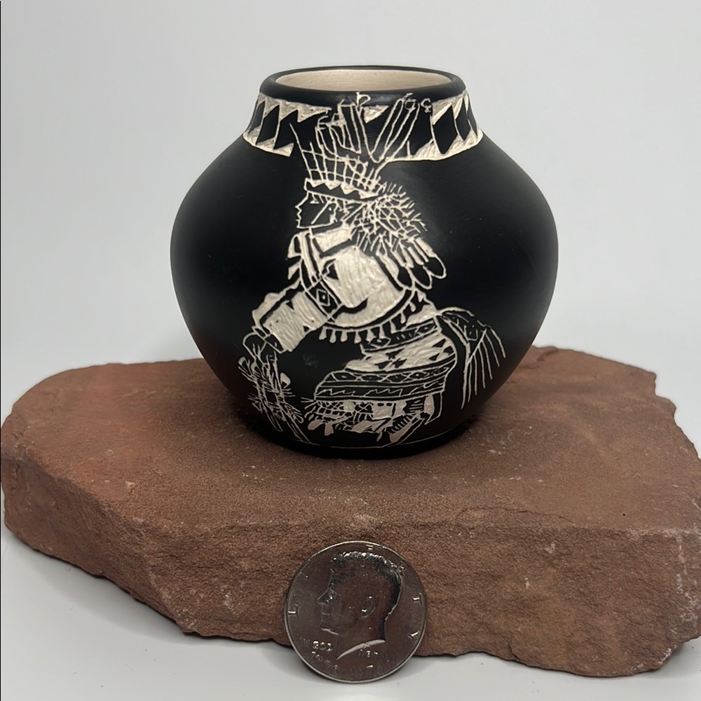 Black and White pottery Vase.